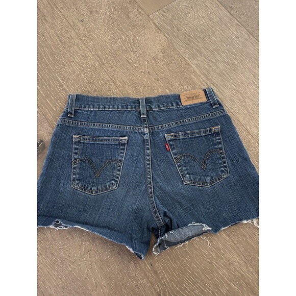 Women’s Levi’s Cut Off Shorts Denim Jean Medium Wash Size 6 - Picture 3 of 8